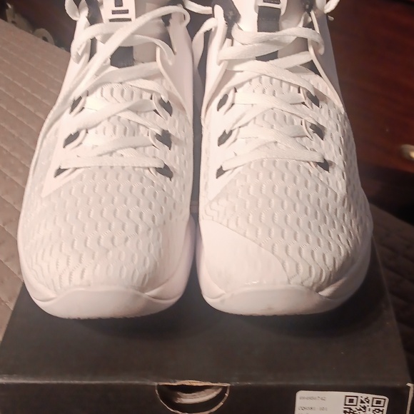 LEBRON WITNESS 5 EP ‘WHITE BLACK’ - Picture 11 of 11